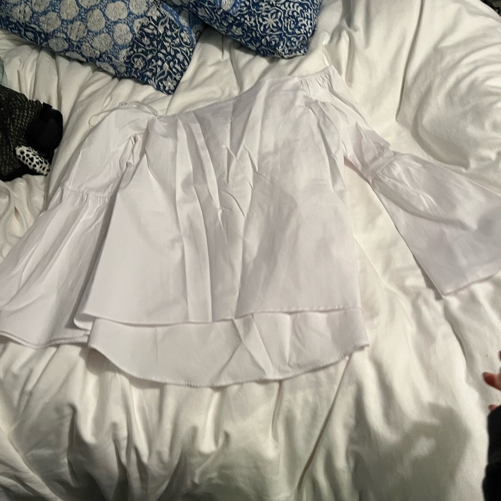 525 white linen off the shoulder top